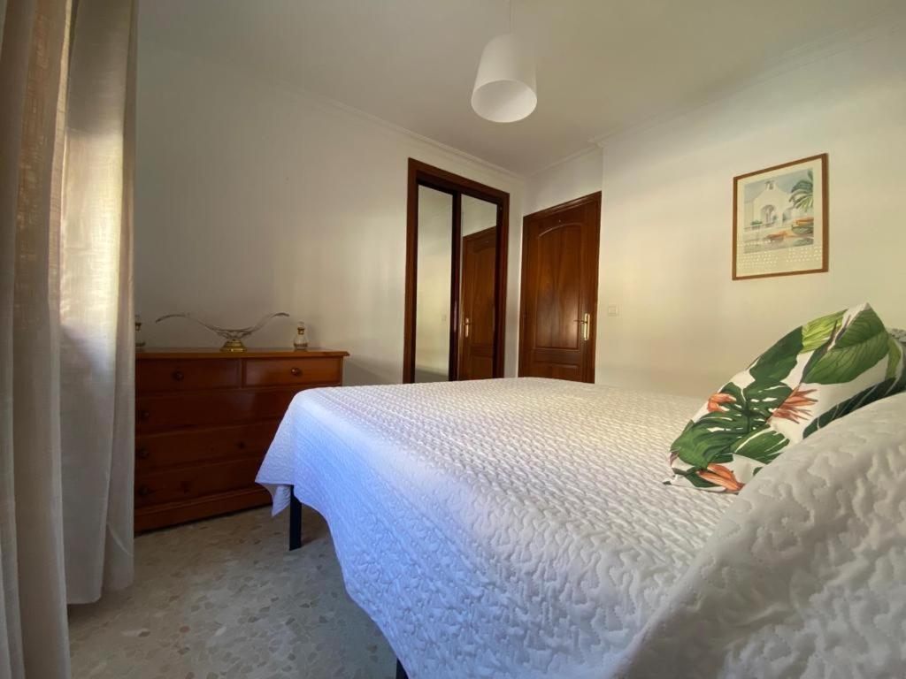 Apartamento Familiar En Barrio Reina Victoria Huelva Exterior photo
